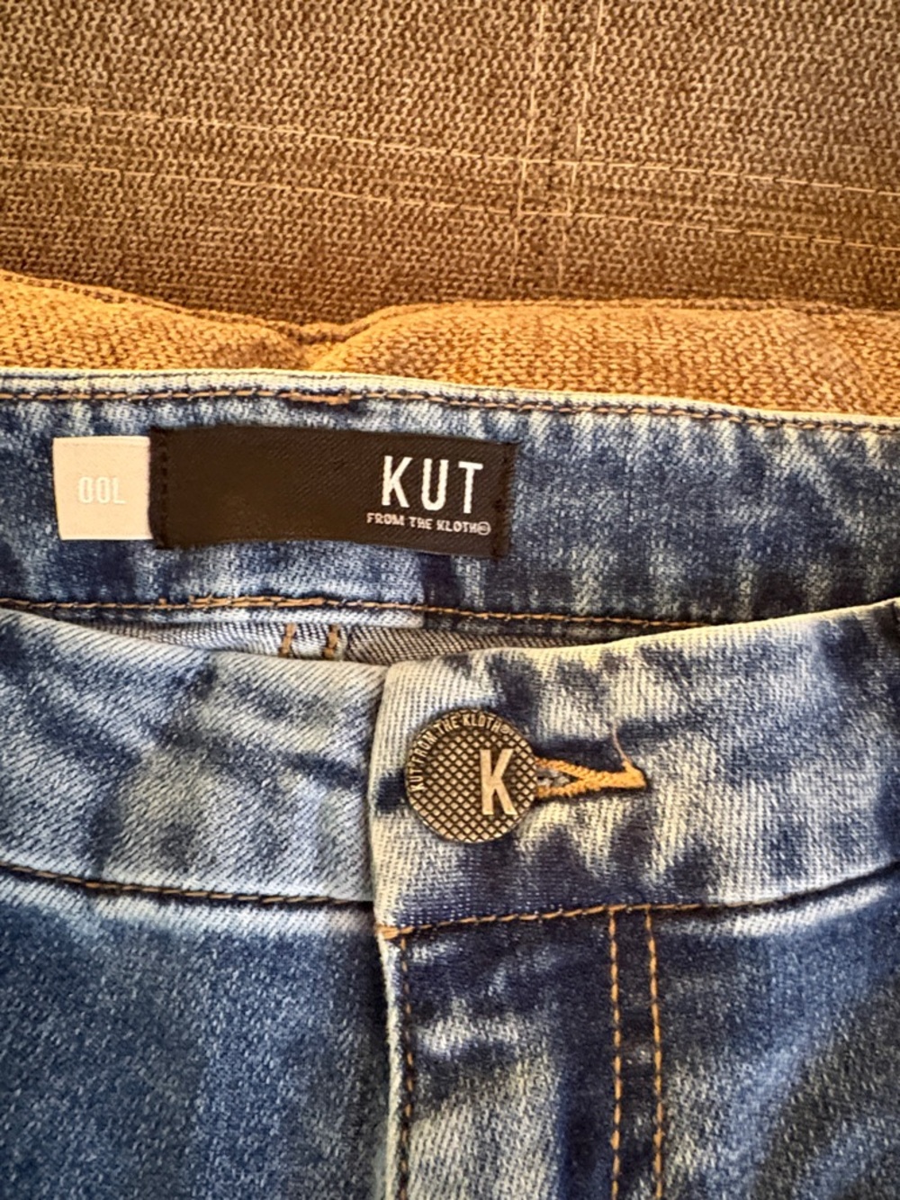 Kut from the Kloth Medium Blue High-Rise Wide Leg Jeans with Front Patch Pockets - Picture 2 of 6